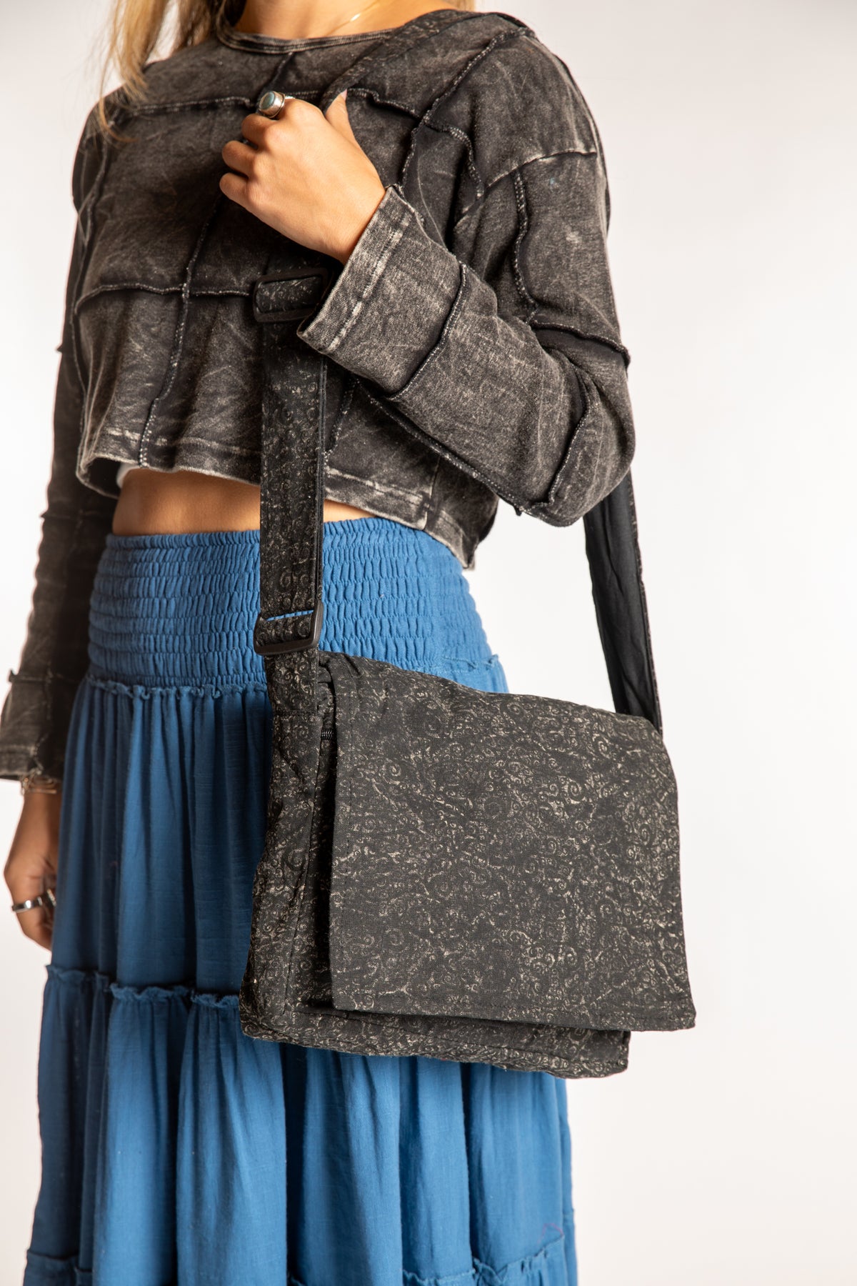 Sophie wearing black cotton messenger bag with adjustable strap