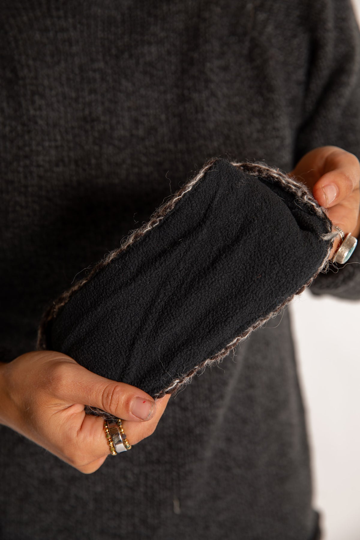 Sophie is wearing the Ember Plush Wool Headband in Brown