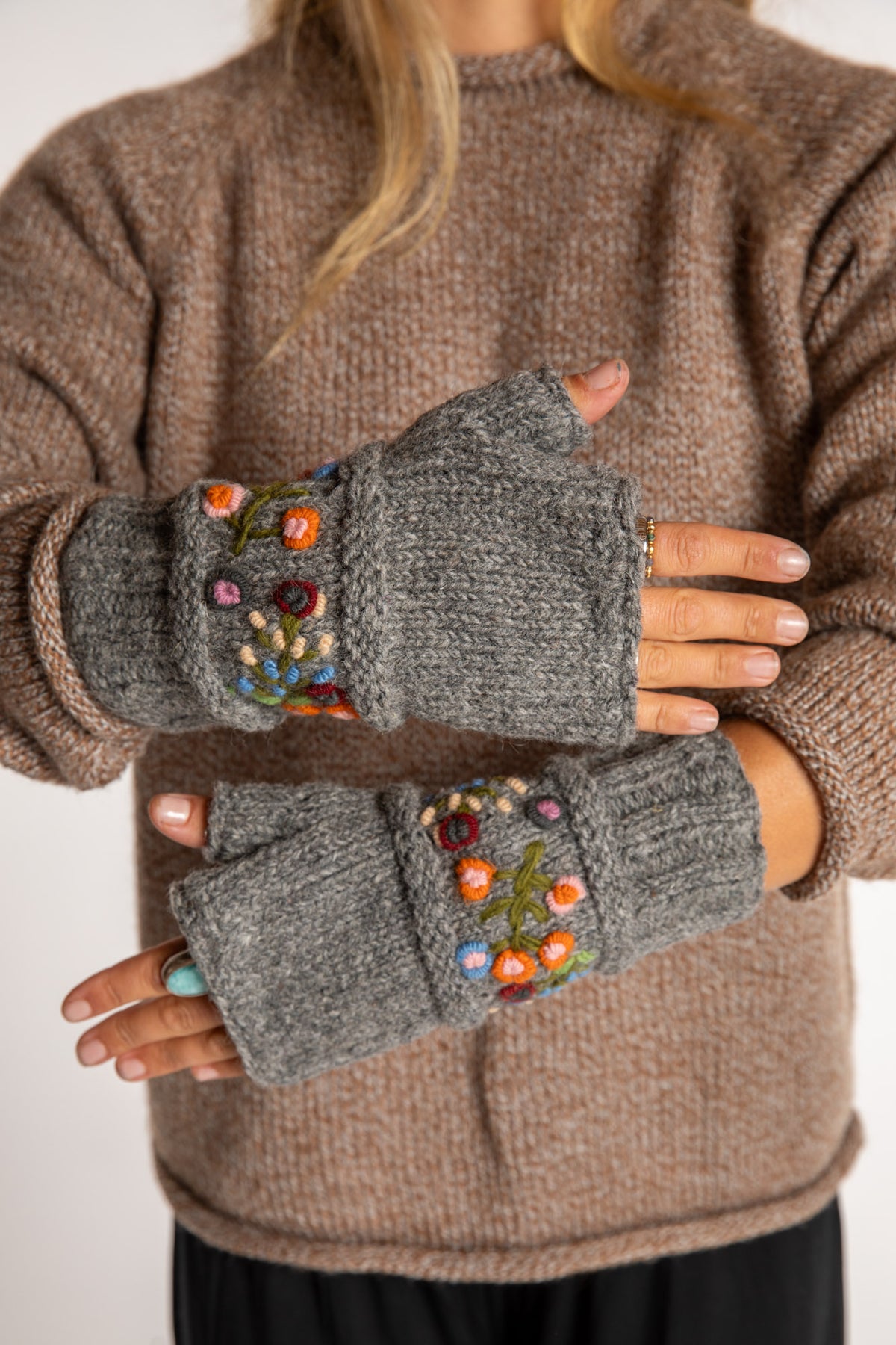 Sophie is wearing the Garden Embroidered Wool Fingerless Mittens in Gray