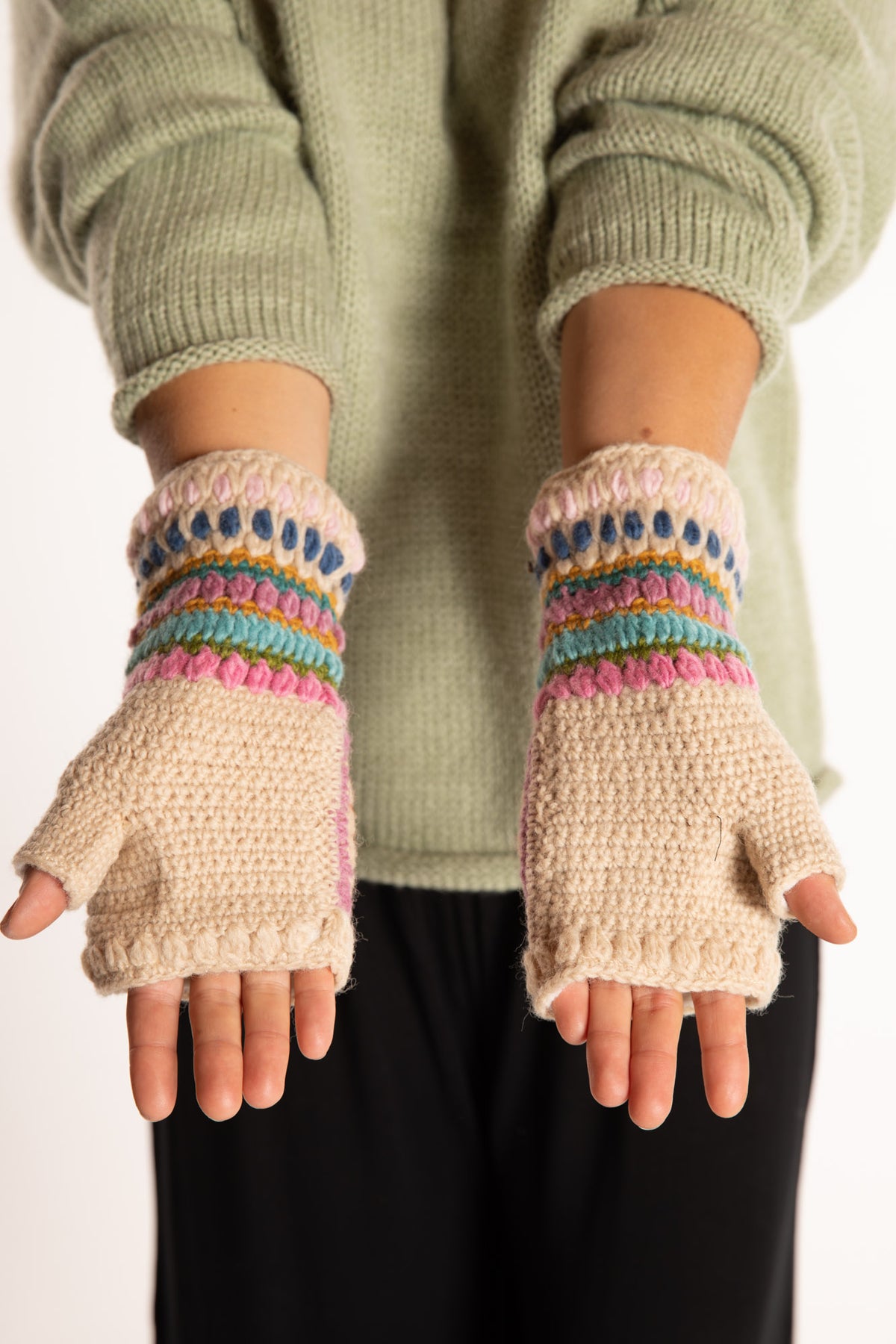 Sophie is wearing the Granny Square Wool Fingerless Mittens in Natural