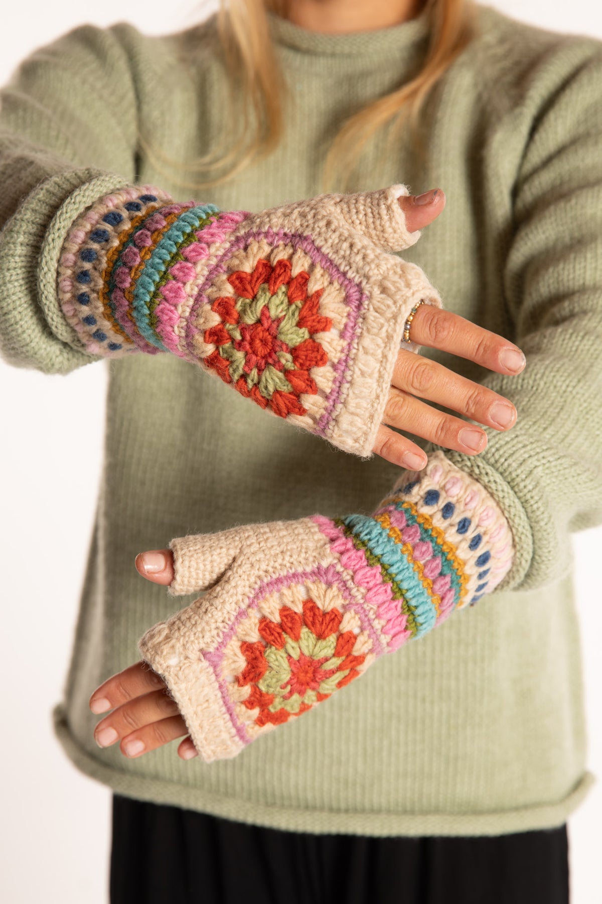 Sophie is wearing the Granny Square Wool Fingerless Mittens in Natural