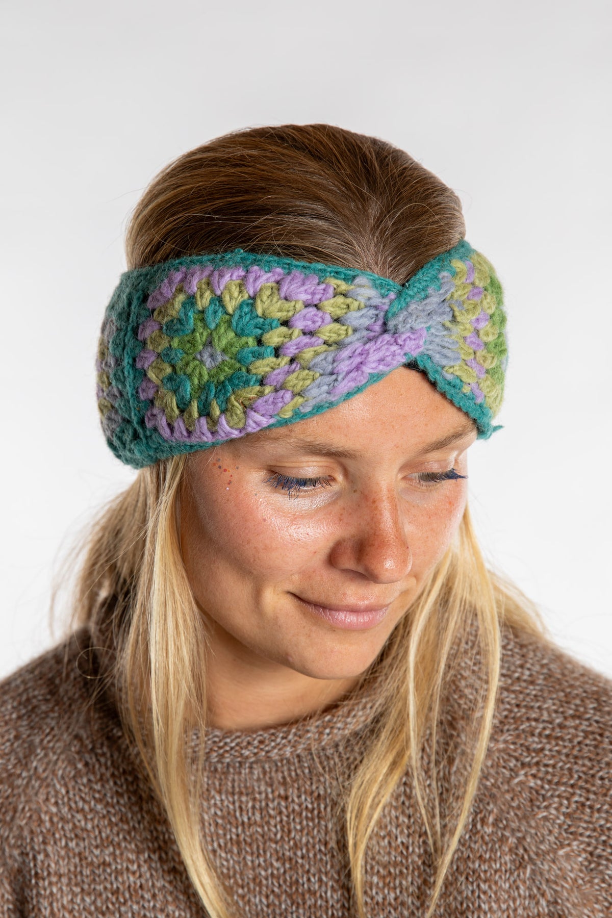 Sophie is wearing the Granny Square Wool Headband in Mint