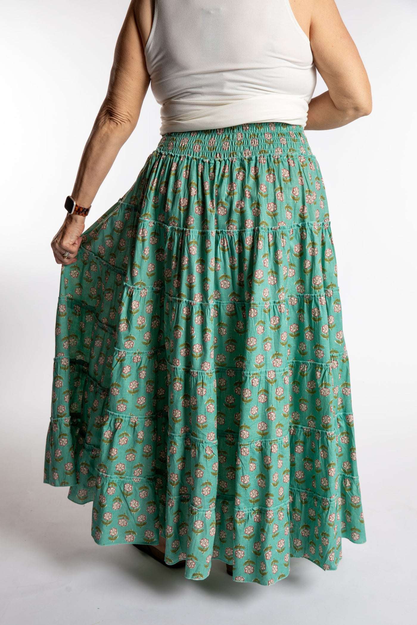 Betty is wearing the one size Indira Prairie Skirt in Aquamarine