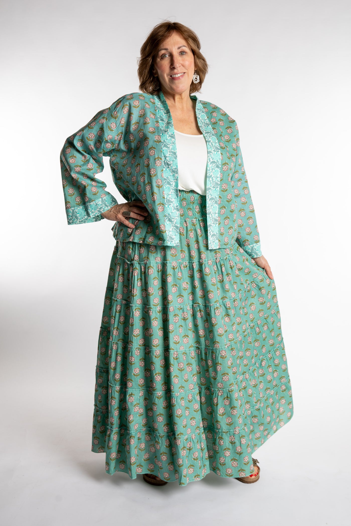 Betty is wearing the one size Indira Prairie Skirt in Aquamarine