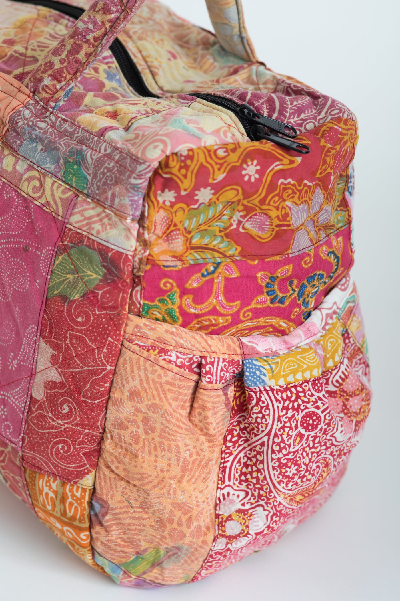 Assorted multicolor patchwork weekend bag detail of side pocket