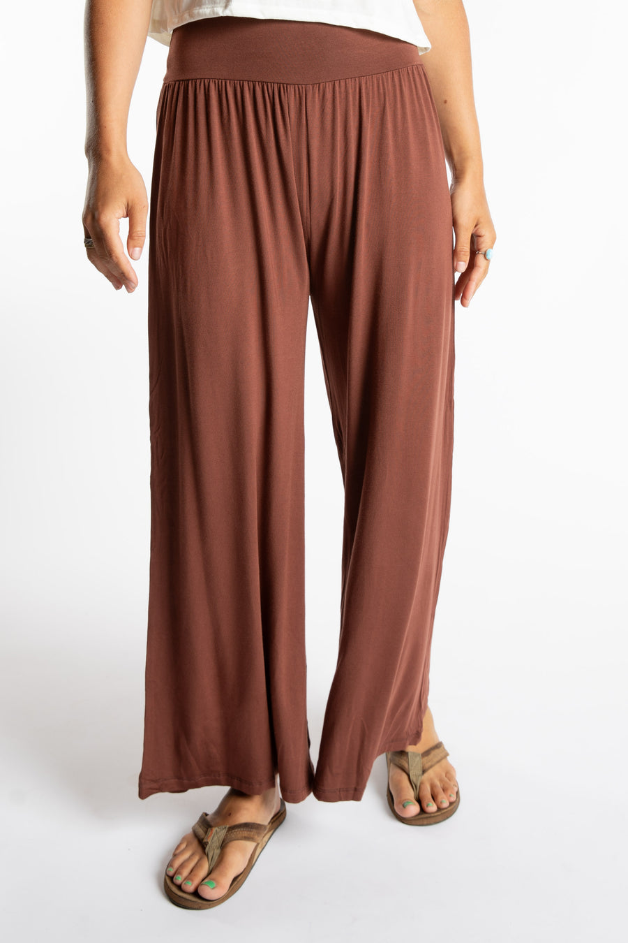 Sophie is wearing S/M Wide Leg Pants in Brown