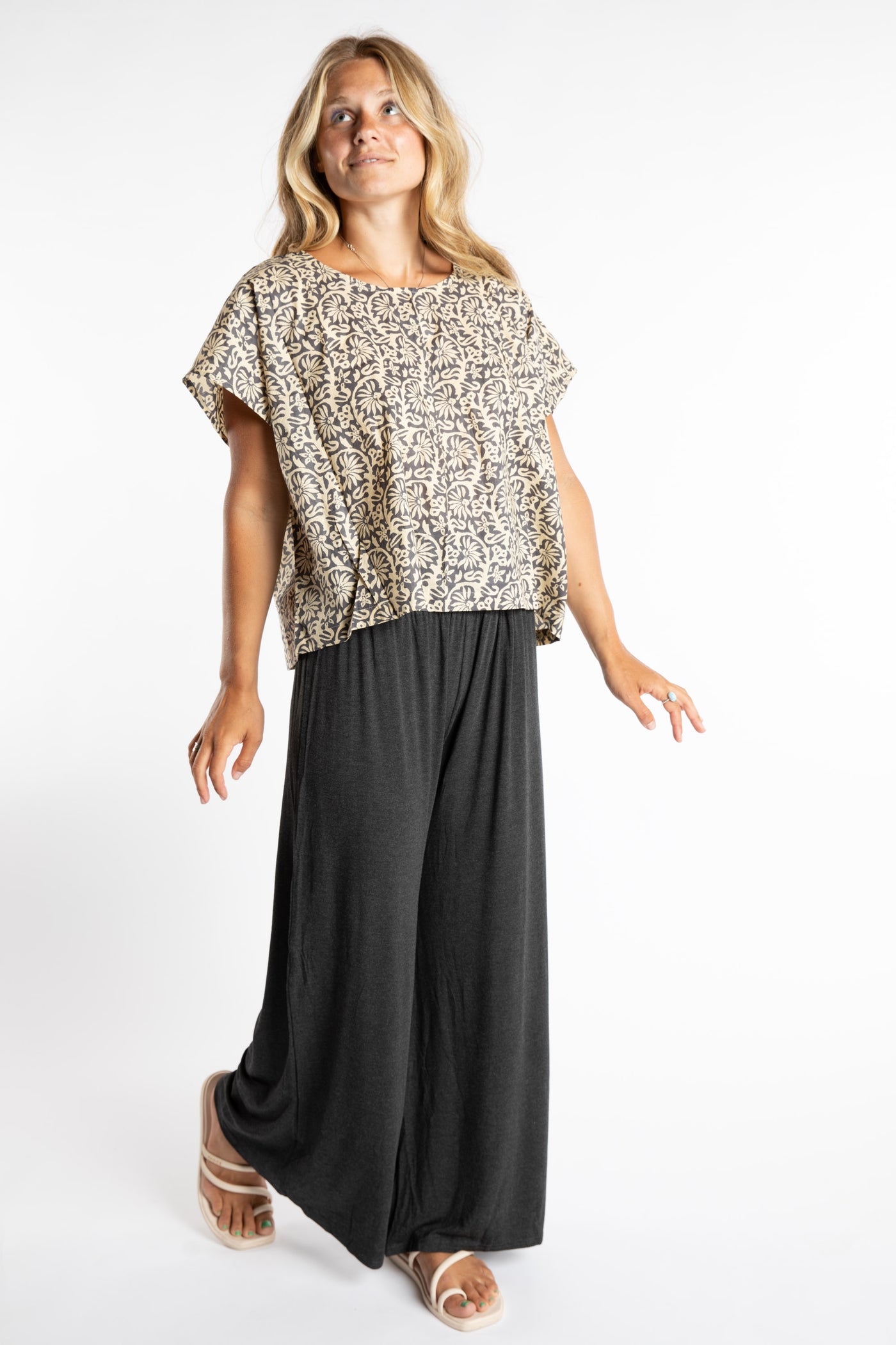 Sophie is wearing S/M Wide Leg Pants in Gray