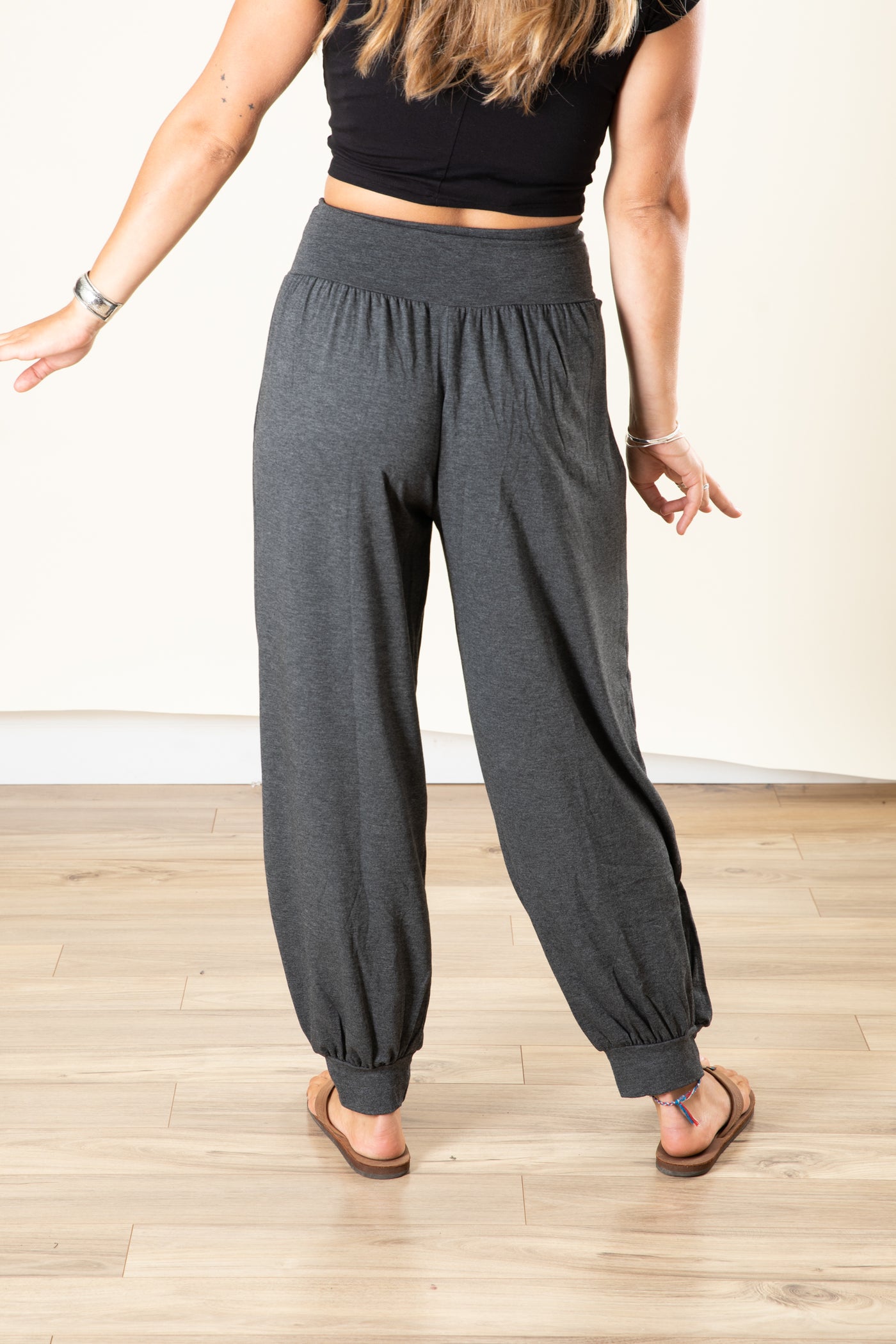 Sophie is wearing size S/M harem pants in charcoal