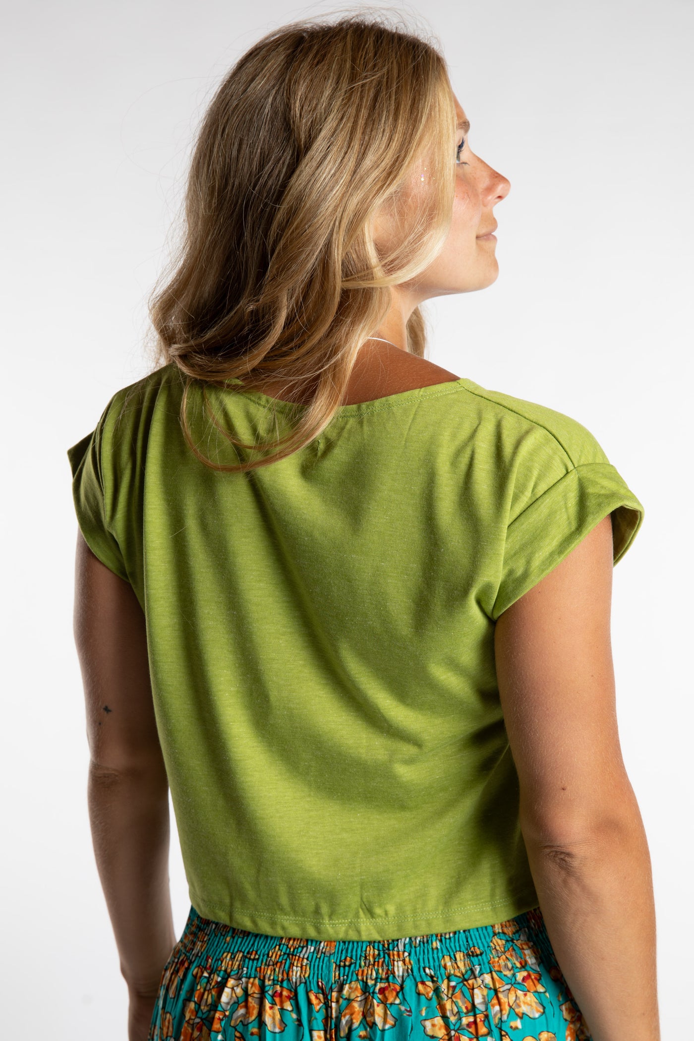 Sophie is wearing the Clover in S/M