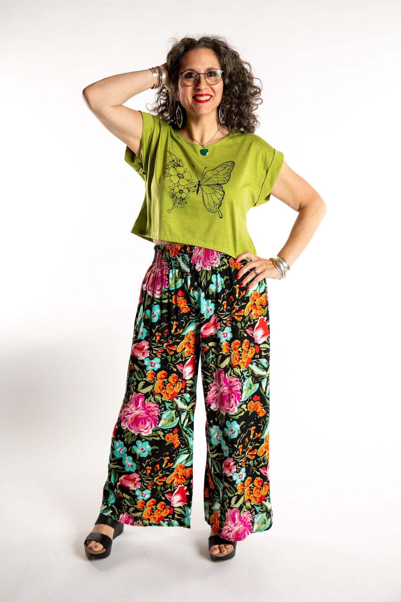 Susan is wearing the Clover in M/L