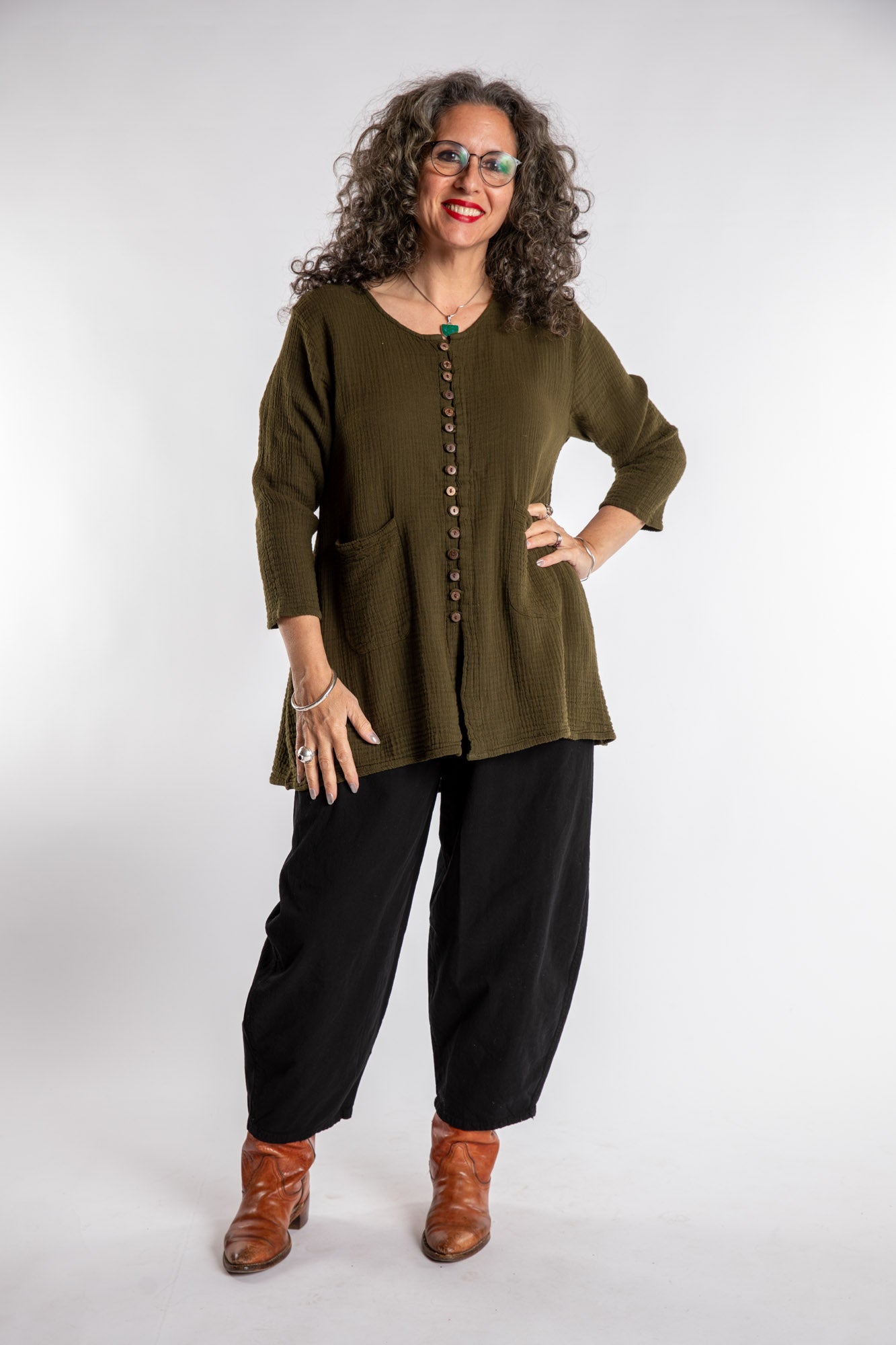 Susan is wearing the Kathmandu Cotton Barrel Pants in Black L/XL