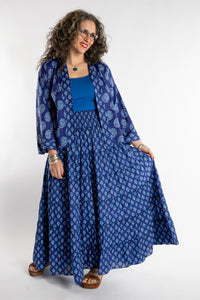 Betty is wearing the one size Kiraana cardigan in Indigo