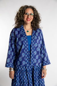 Betty is wearing the one size Kiraana cardigan in Indigo