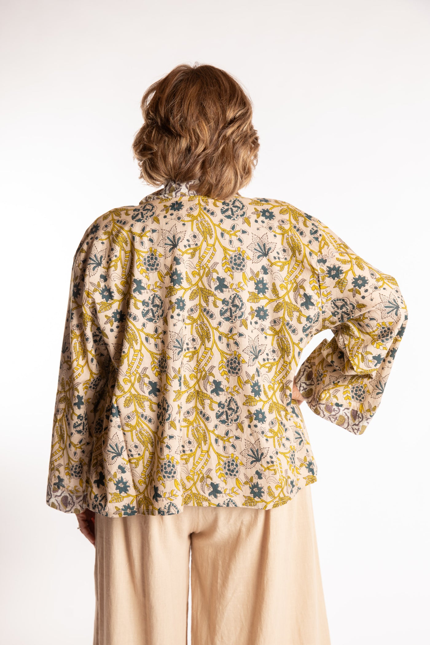 Betty is wearing the one size Kiraana cardigan in Tan