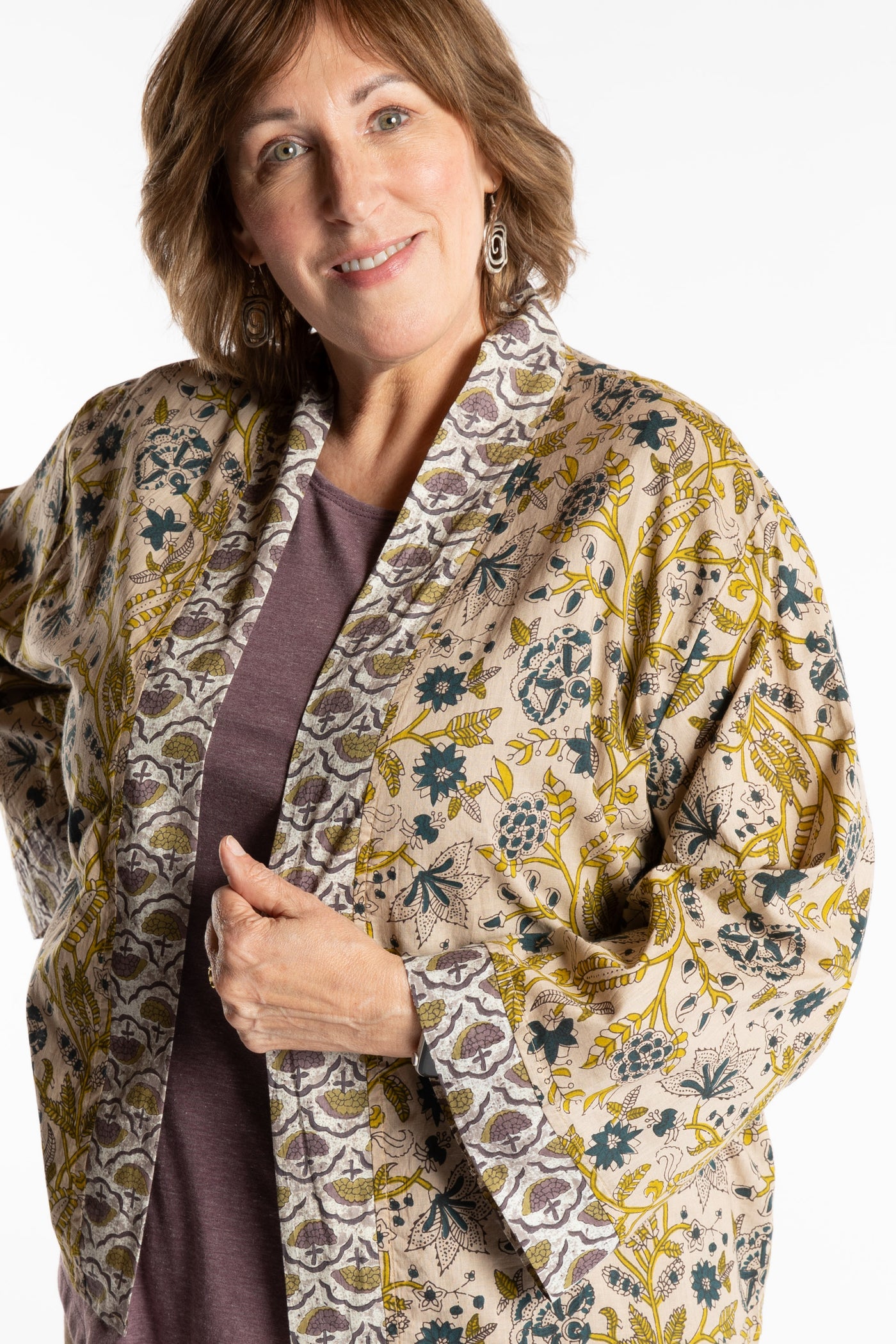Betty is wearing the one size Kiraana cardigan in Tan