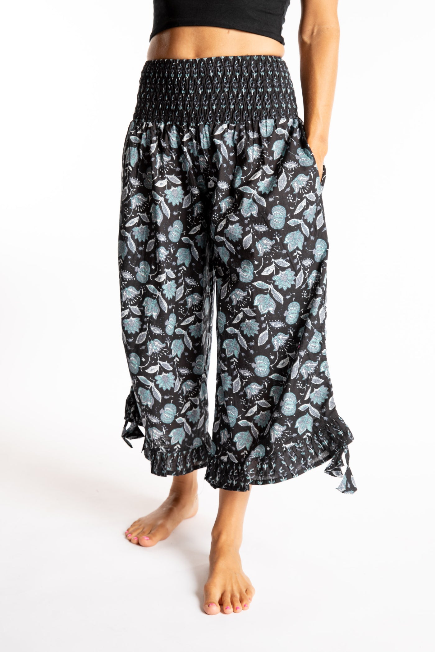 Sophie is wearing the Kiraana Tonal Crop Pants in Black S/M
