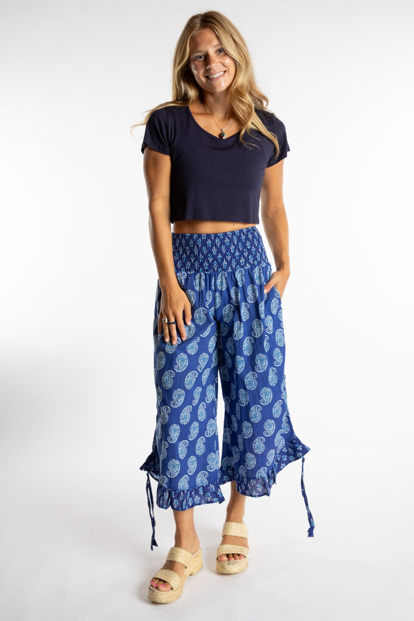 Sophie is wearing the Kiraana Tonal Crop Pants in Indigo S/M