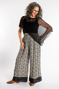 Magic Lightweight Capelet