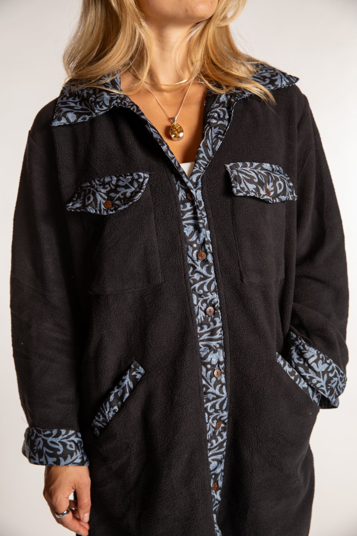 Sophie is wearing the S/M Priya Sari Patch Fleece Jacket in Black 