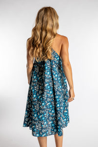 Sophie is wearing the one size Puri Printed Cotton Dress in Navy