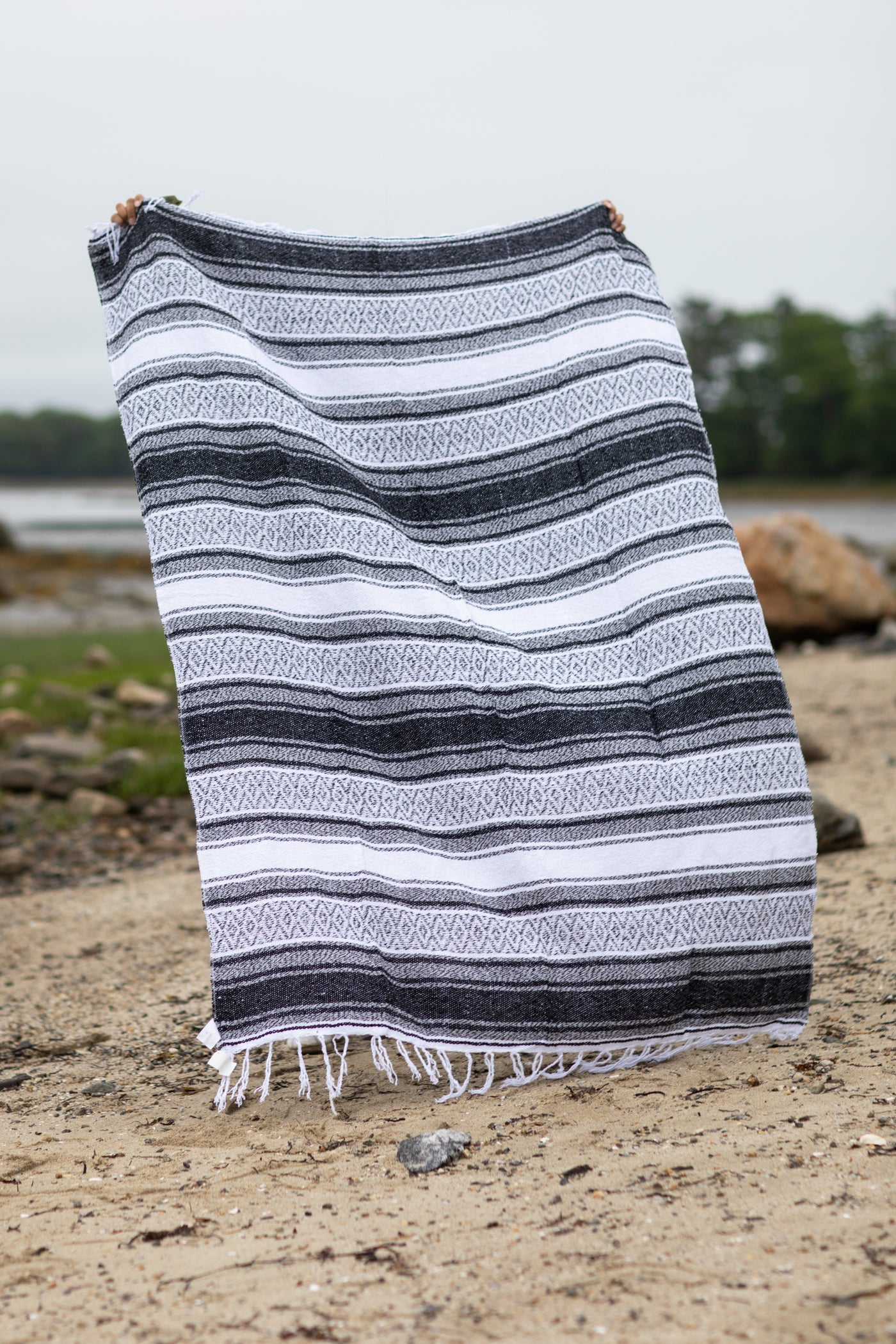 Mexican falsa blanket in black