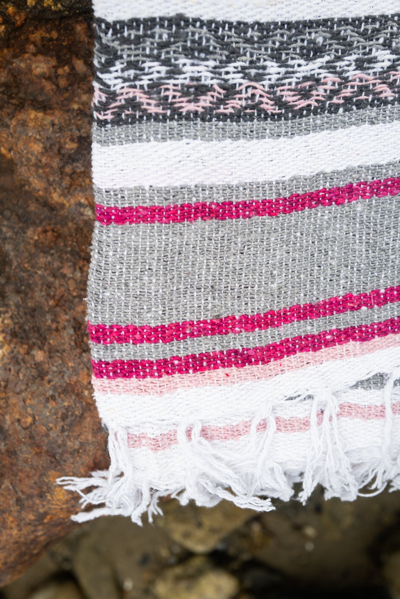 Mexican falsa blanket in rose