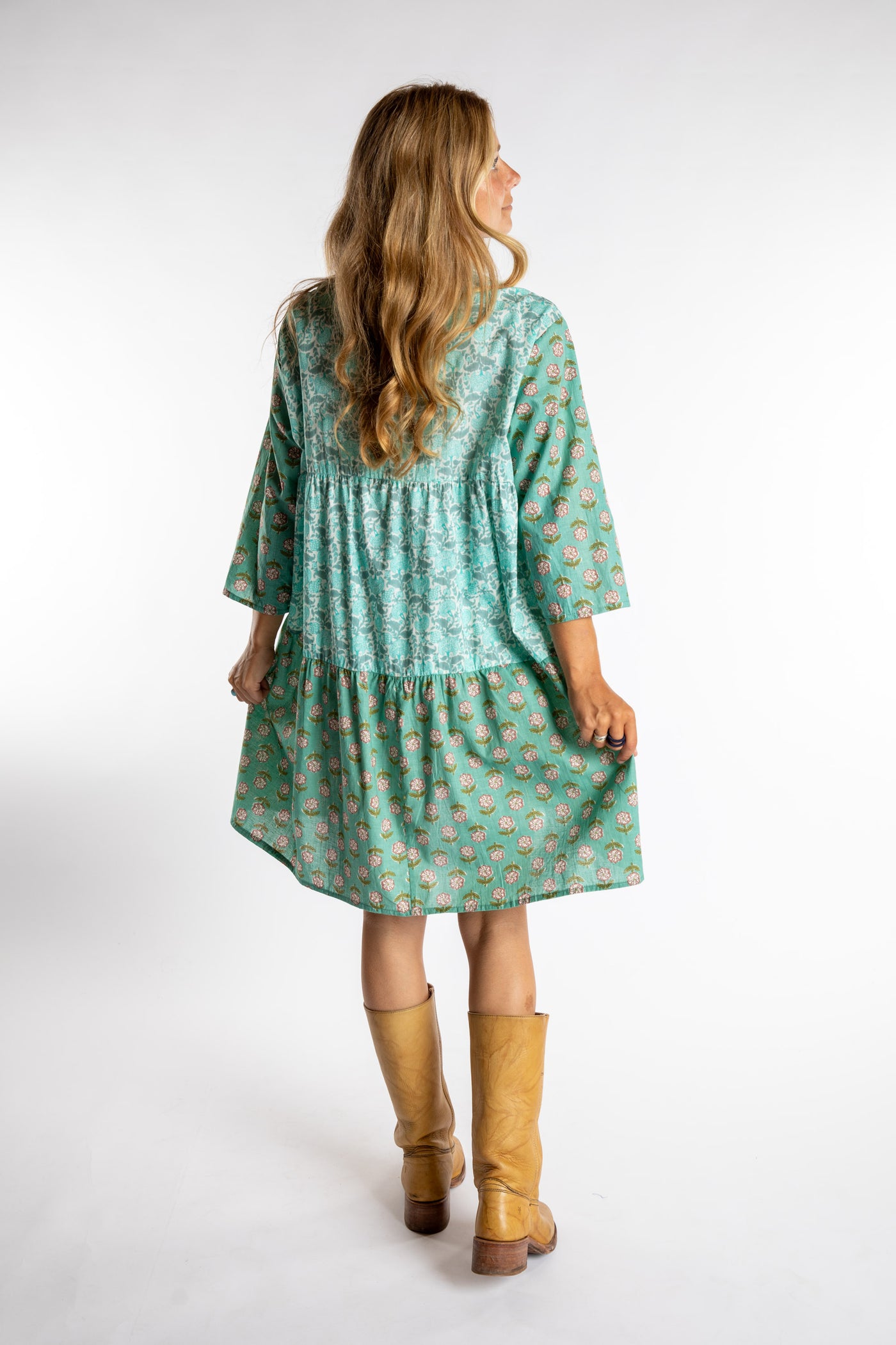 Sophie is wearing the one size Shivani Tonal Cotton Tunic in Aquamarine