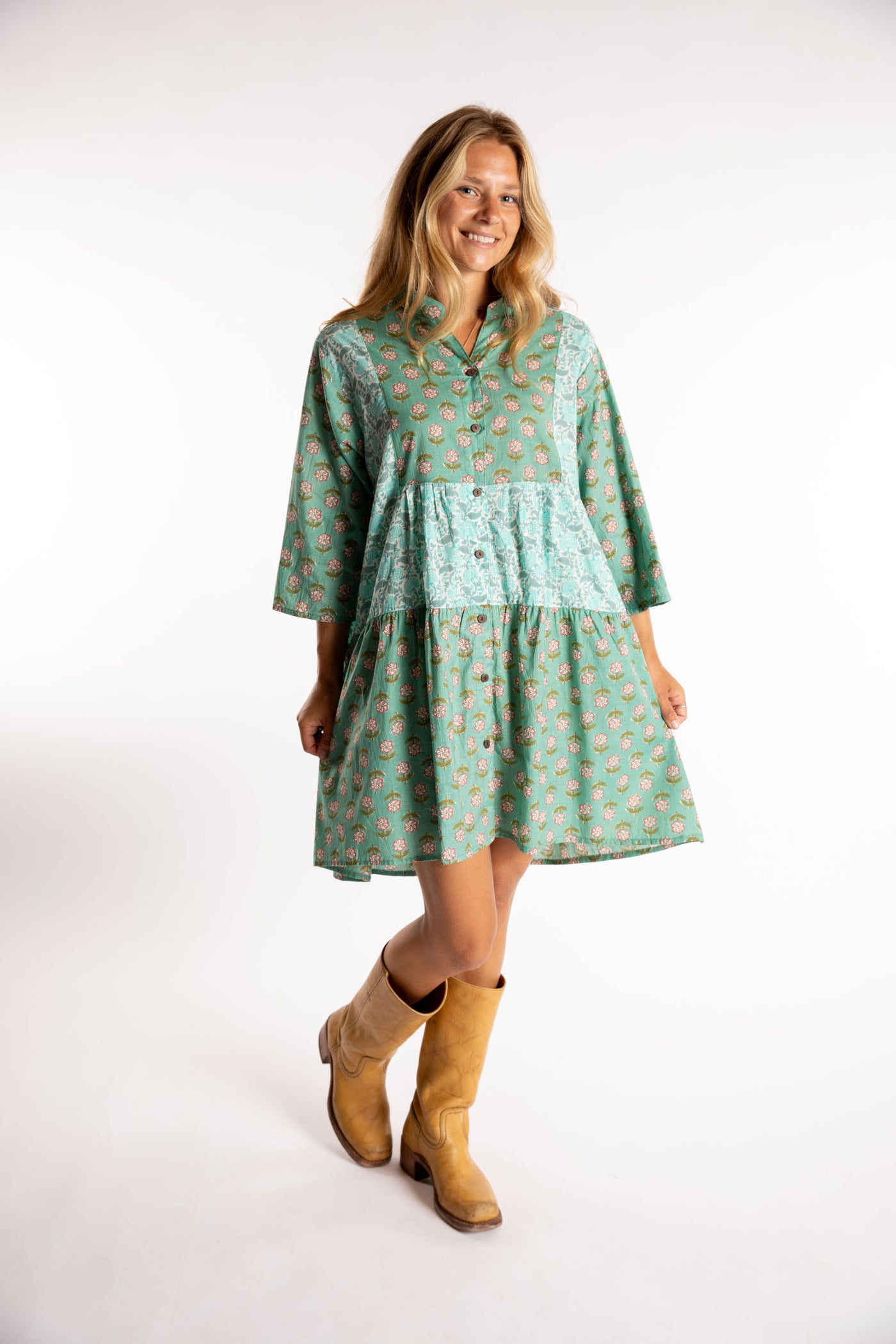 Sophie is wearing the one size Shivani Tonal Cotton Tunic in Aquamarine