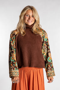 Sophie is wearing the S/M Suhana Sari Patch Fleece Pullover in Brown