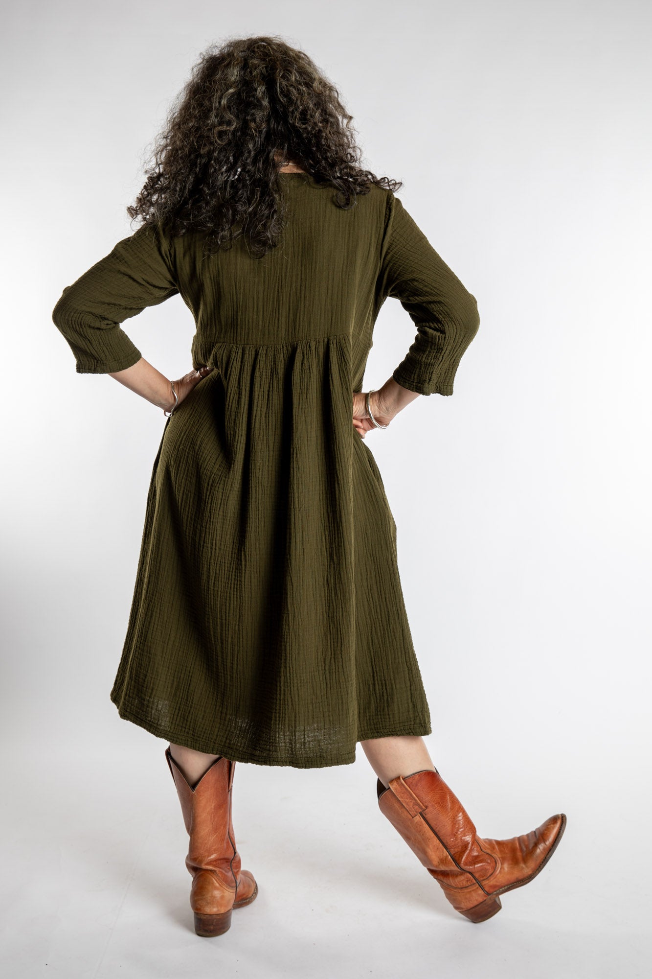 Susan is wearing the Tashi Cotton Day Dress in Olive L/XL