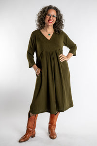 Susan is wearing the Tashi Cotton Day Dress in Olive L/XL