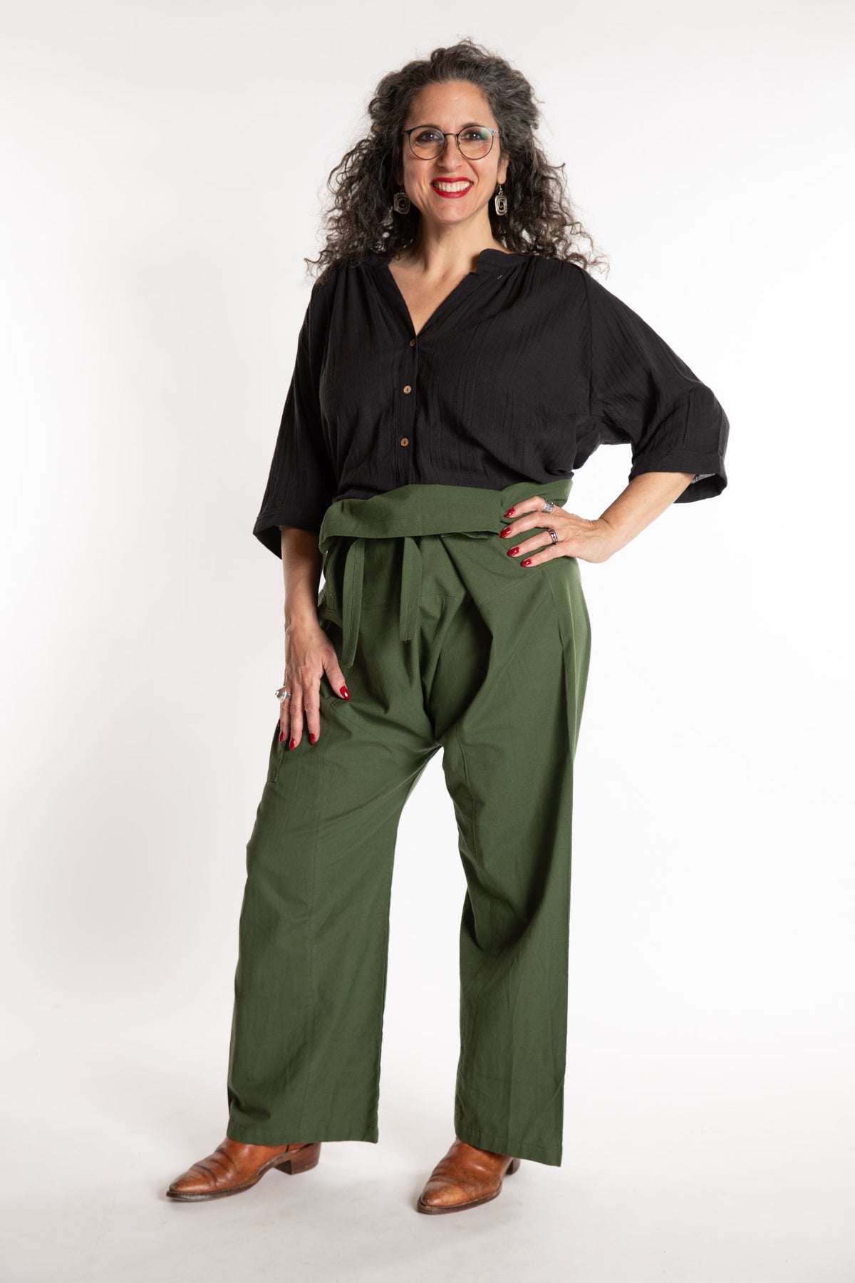 Susan is wearing the Thai Fisherman Pocket Pants in Olive