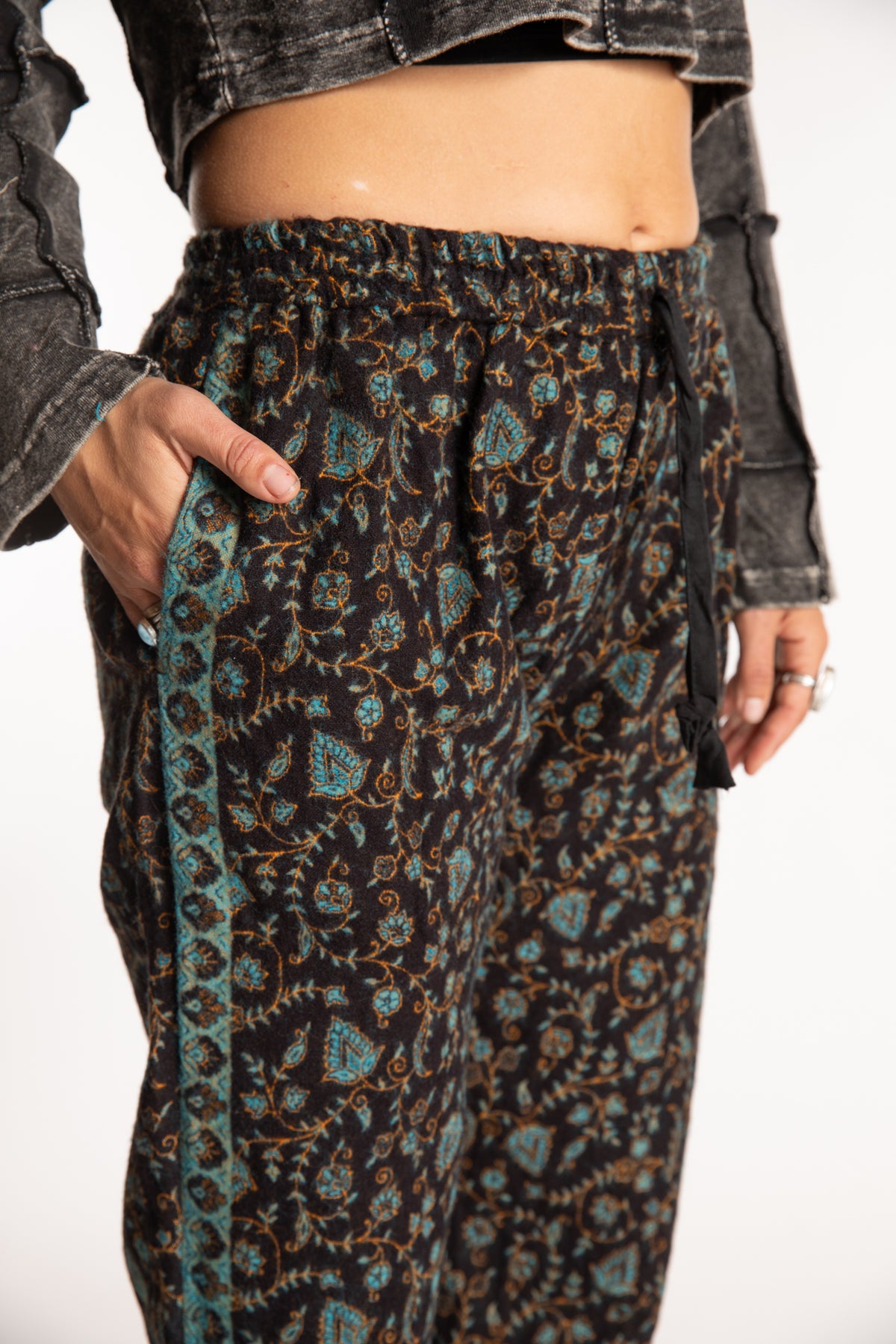 Sophie is wearing the S/M Veda Soft Brushed Pants in Black and Blue
