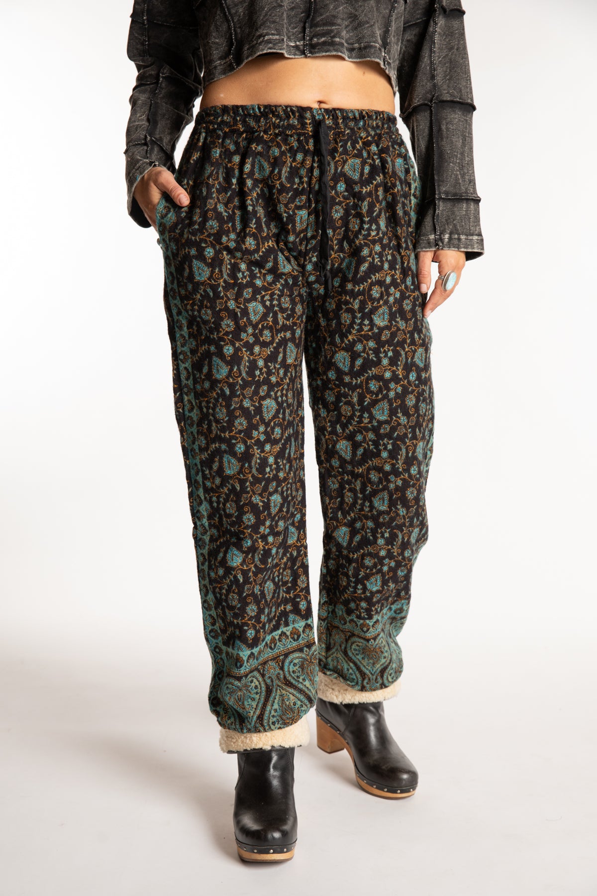 Sophie is wearing the S/M Veda Soft Brushed Pants in Black and Blue