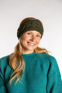 Sophie is wearing the Wharfside Cable Knit Wool Headband in Olive