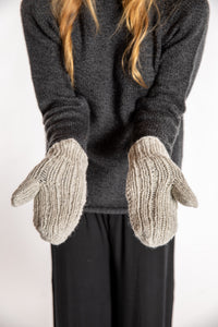 Sophie is wearing the Wharfside Cable Knit Wool Mittens in Mist