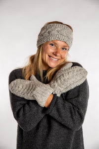 Sophie is wearing the Wharfside Cable Knit Wool Mittens in Mist
