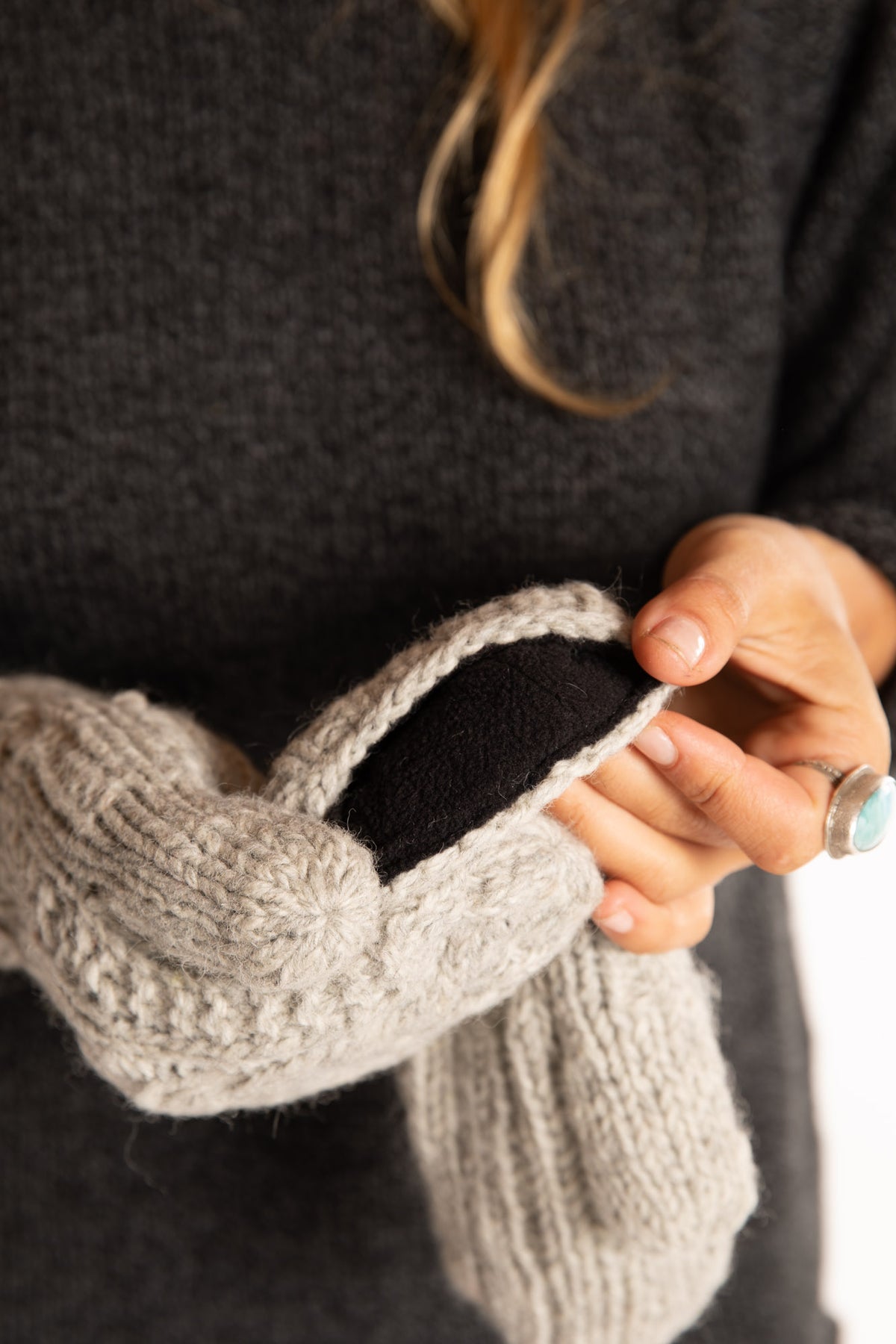 Sophie is wearing the Wharfside Cable Knit Wool Mittens in Mist