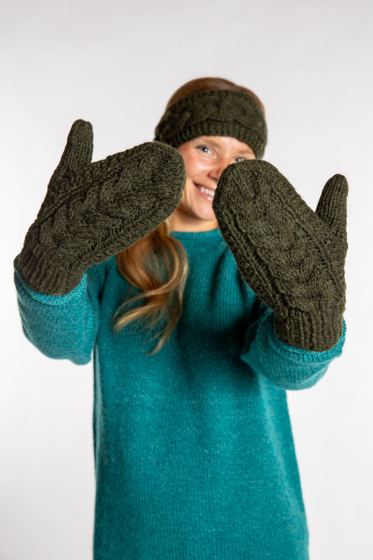 Sophie is wearing the Wharfside Cable Knit Wool Mittens in Olive