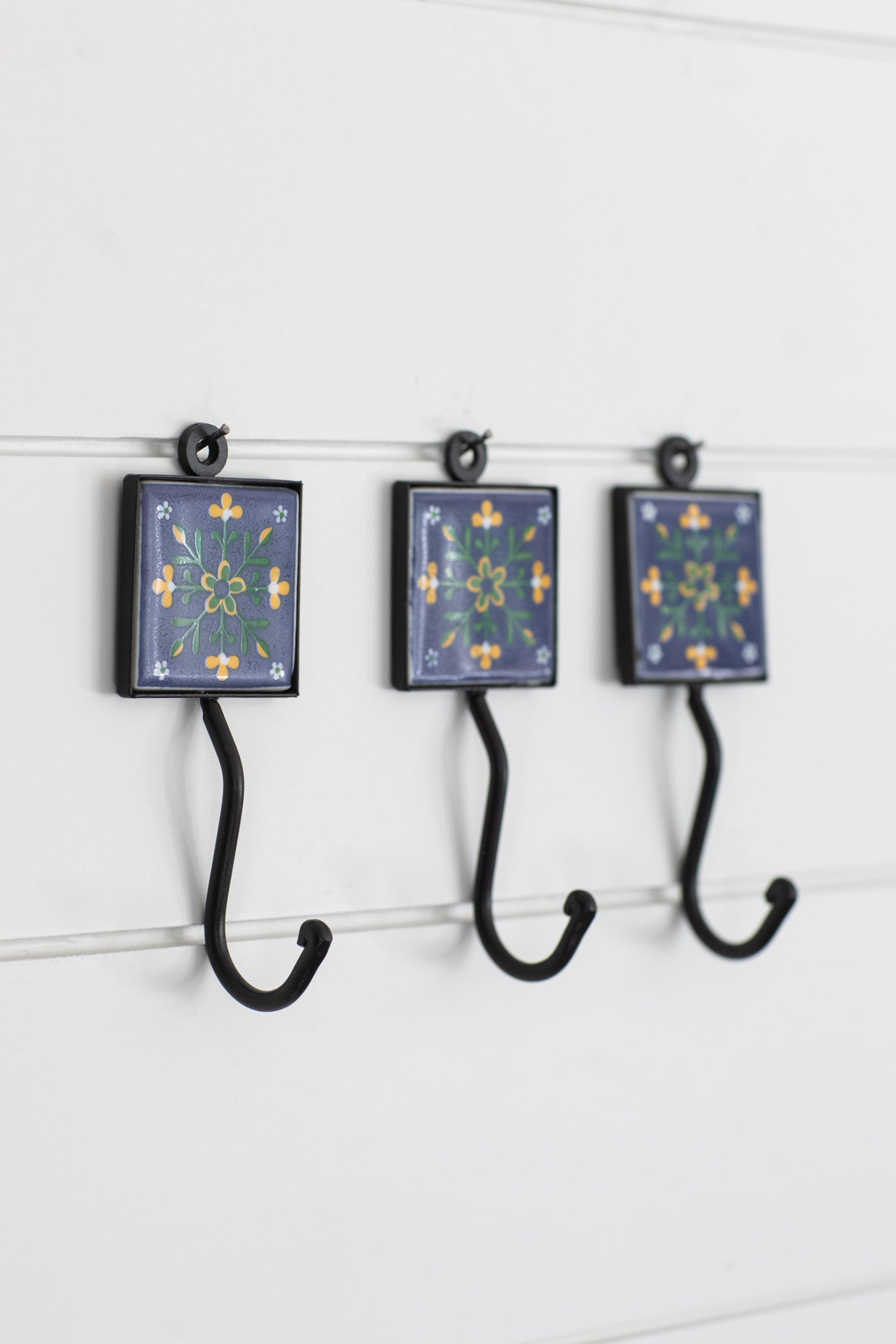 2x2 Ceramic Tile Hook Trio