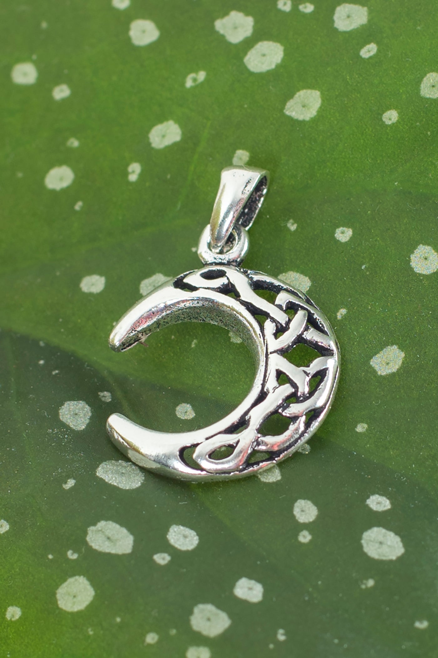 celtic-crescent-moon-pendant