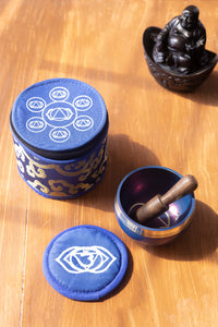 Chakra Singing Bowl With Silk Case in Crown - Violet