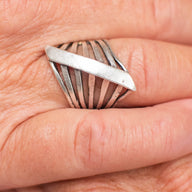 Hull Wave Adjustable Zamak Ring