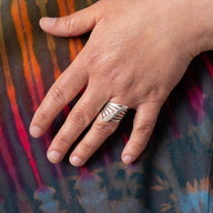 Hull Wave Adjustable Zamak Ring