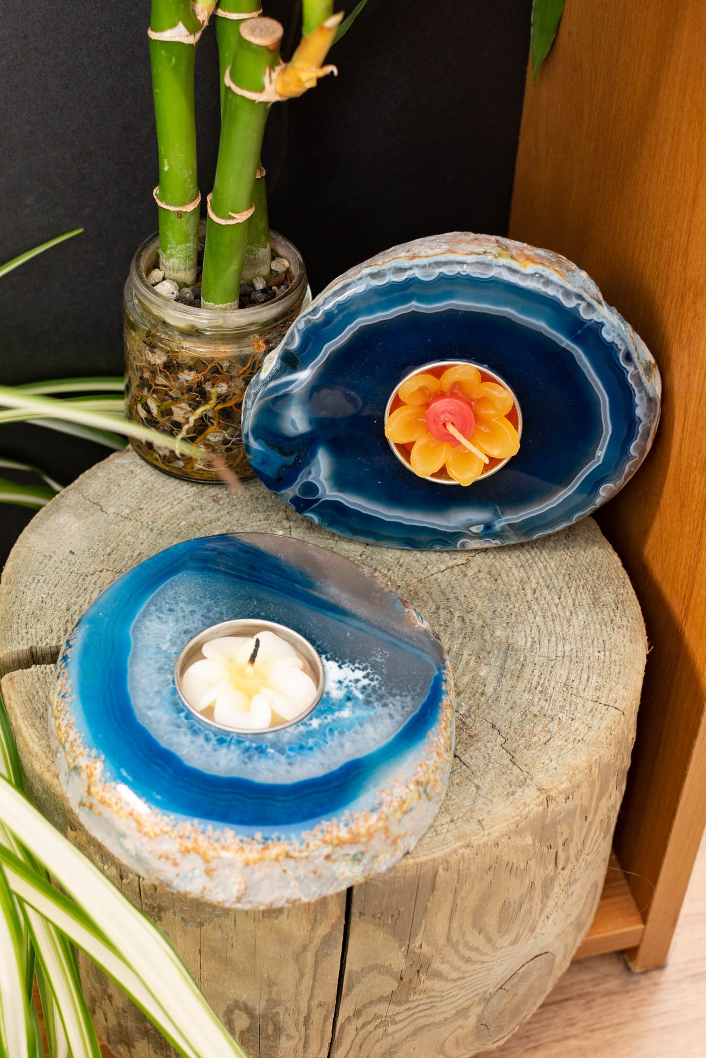 Polished agate tea light holders in blue