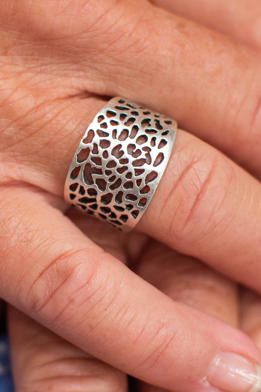 Silvery Snow Leopard Adjustable Zamak Ring