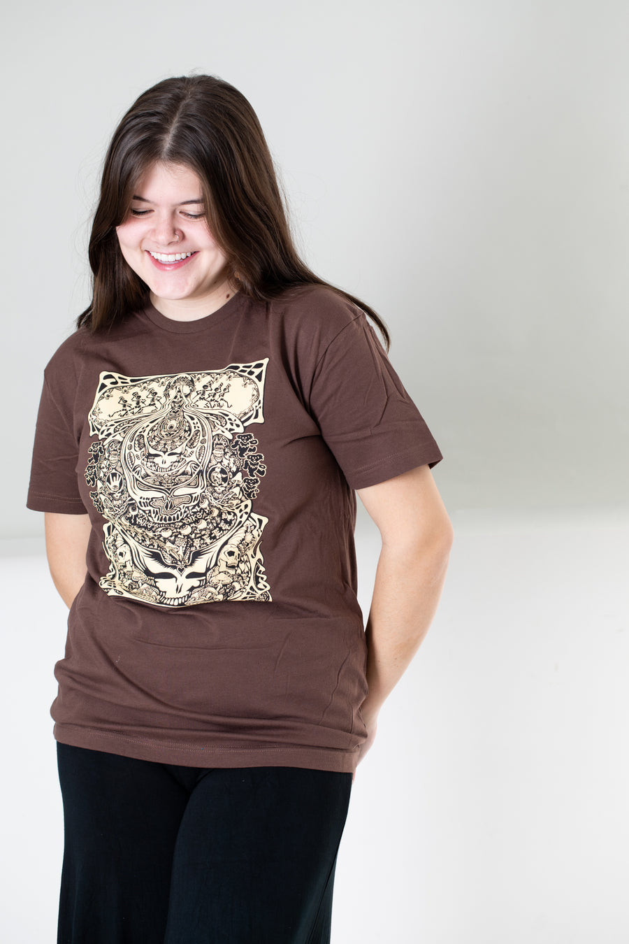 Gabby is wearing size M Grateful Dead t shirt